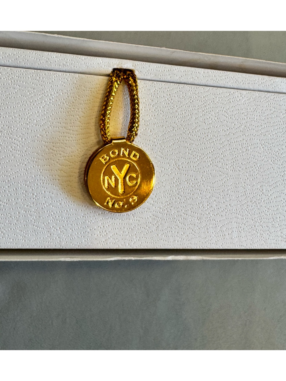 BOND NO. 9 Refillable Lipstick Set - SoHo - Picture 5 of 16